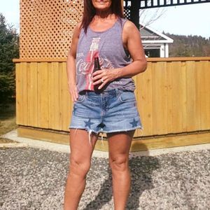 Meet your Posher, Stella